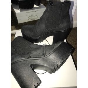 Steve Madden Black Suede Booties-JADA (Brand New)